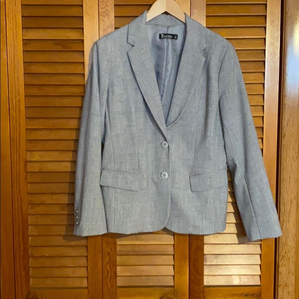 New York & Company light gray suit jacket-Size 16